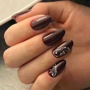 Модный тренд: бежевый кофейный коричневый маникюр