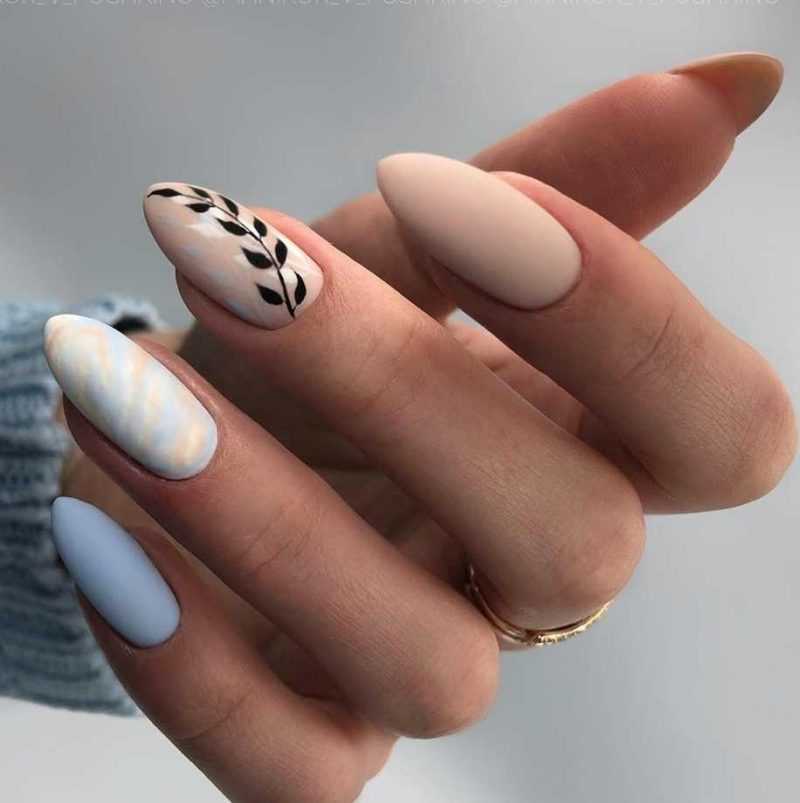 Оригинальные идеи бежевого маникюра на 2022 год