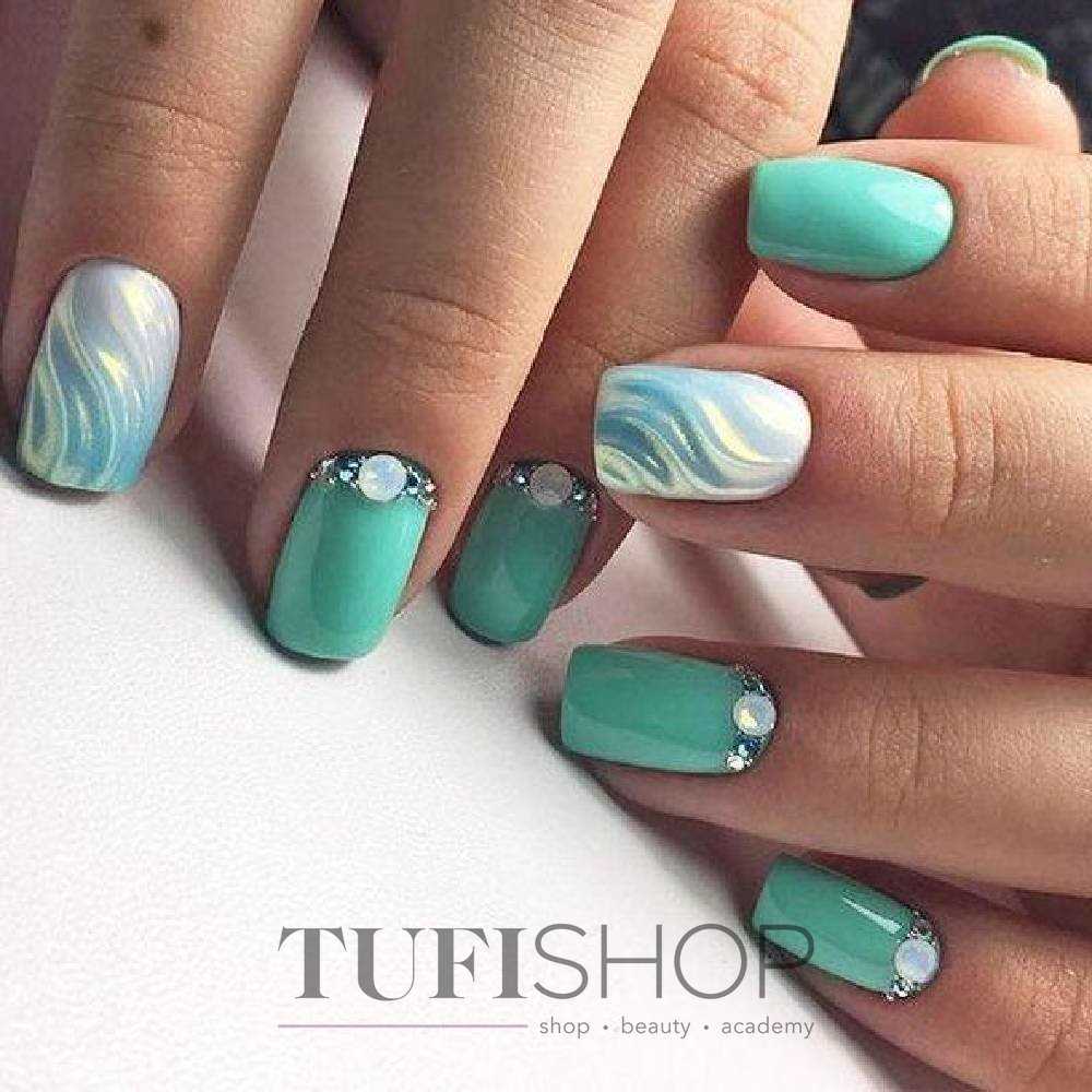 Какой летний мятный маникюр выбрать?