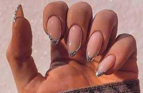 Разнообразие дизайна ногтей миндаль