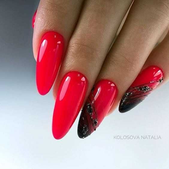 Летний маникюр в красном цвете