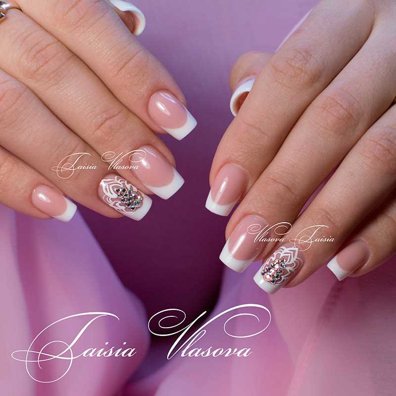 Модный маникюр с рисунком для френч