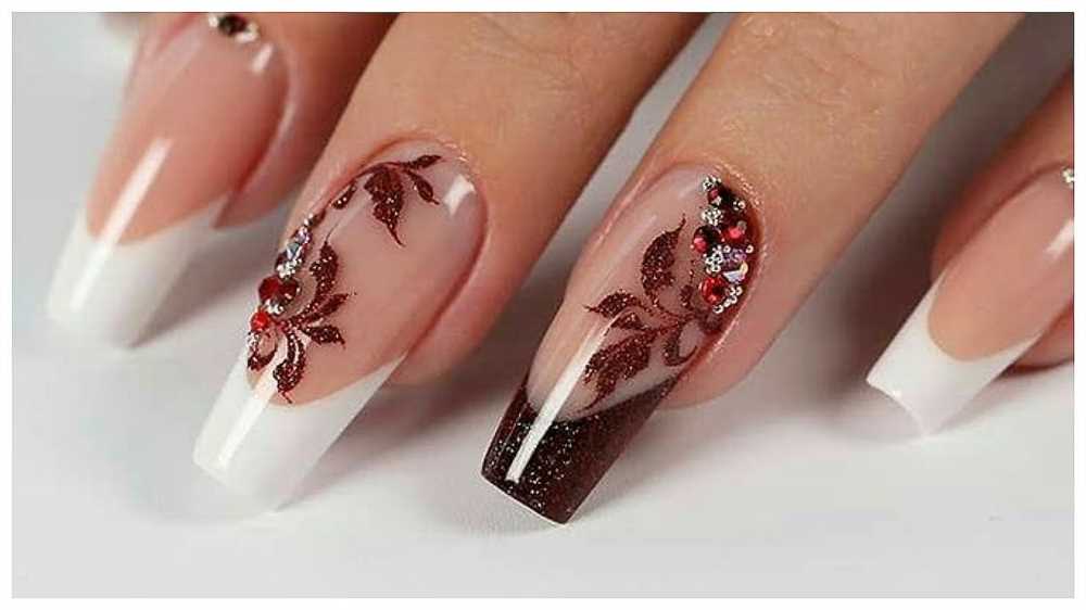 Модный маникюр с красивым рисунком для френч