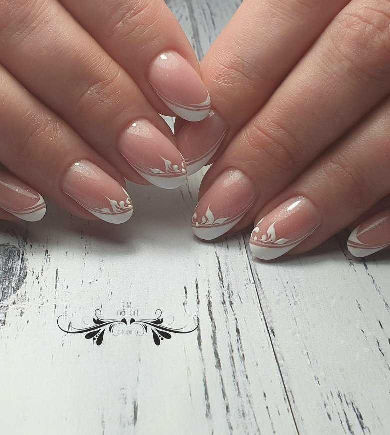 Маникюр френч с рисунком