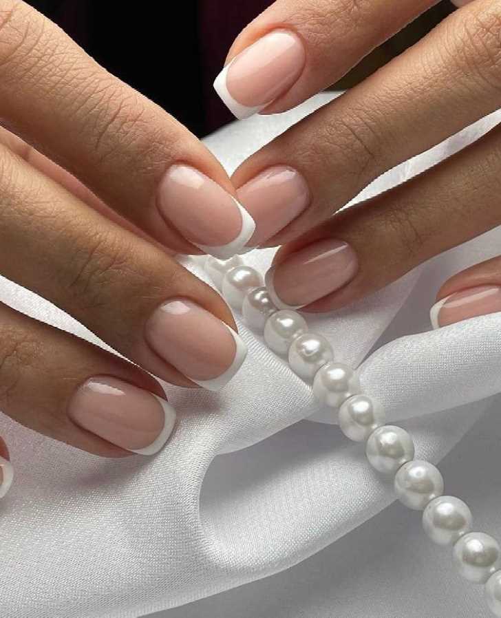 1. Классический френч маникюр