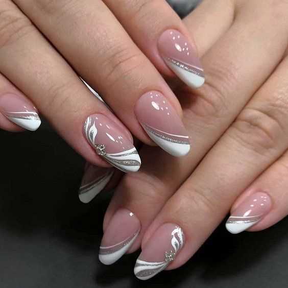 2. Френч маникюр с дизайном