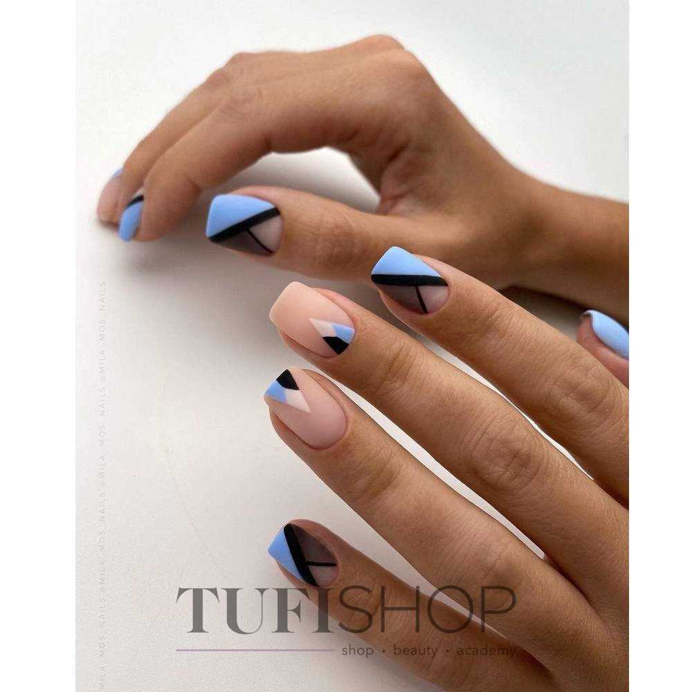 Геометрический маникюр с блестками: идеи и вариации