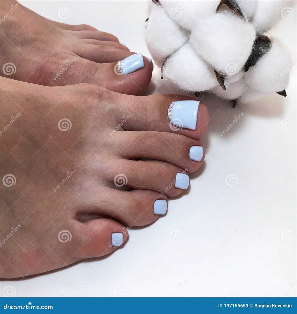 Разнообразие оттенков голубого маникюра для ног