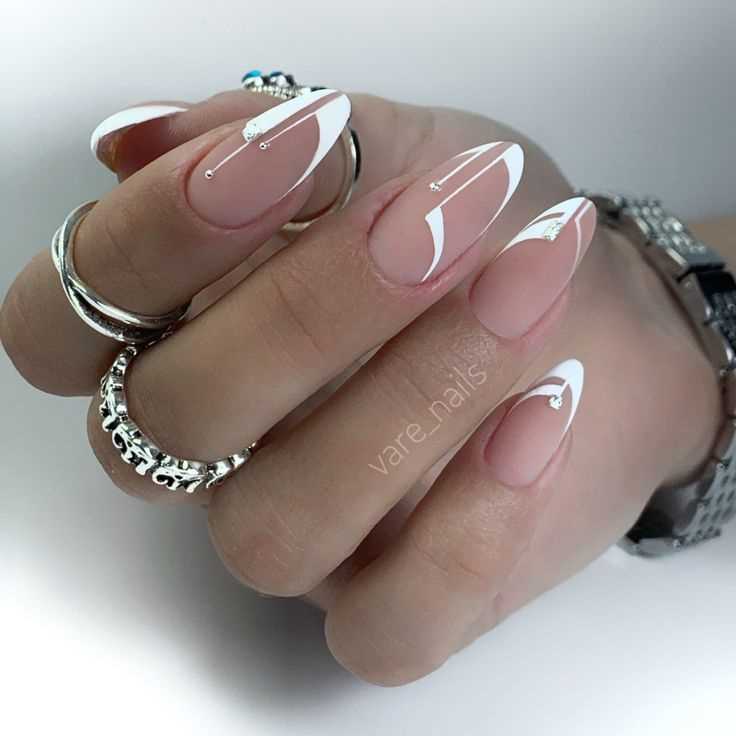 2. Использование страз и блесток