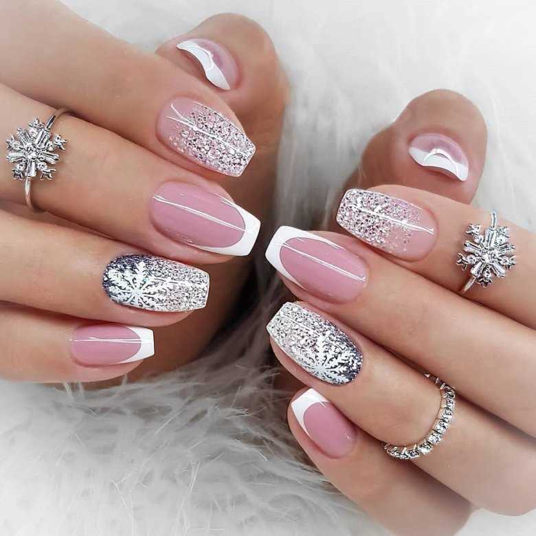 Красивый новогодний маникюр