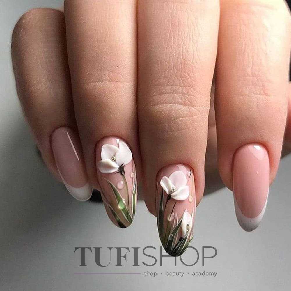 Красивые цветочки на акриловых ногтях
