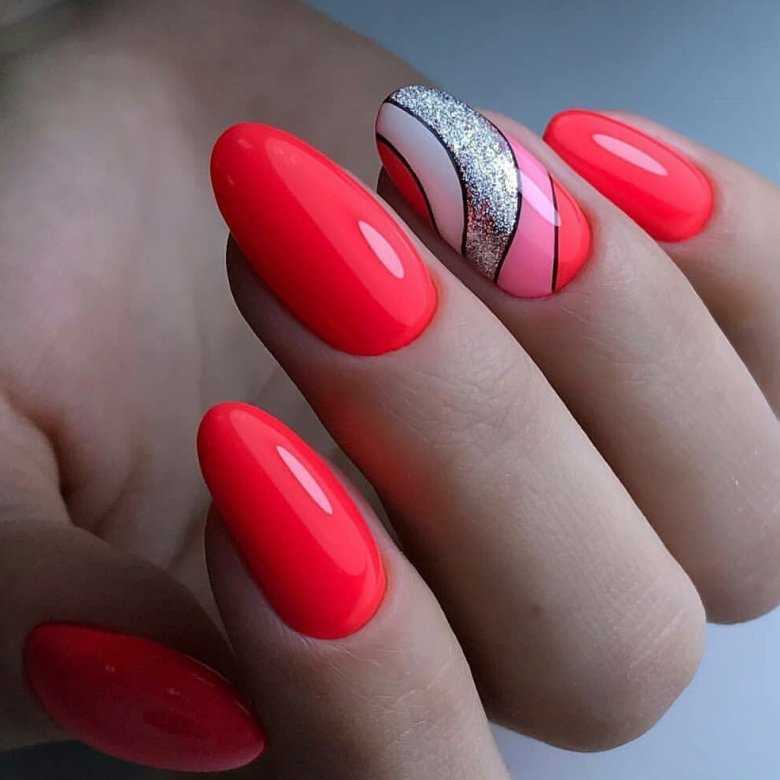 Эксперименты с оттенками кораллового маникюра