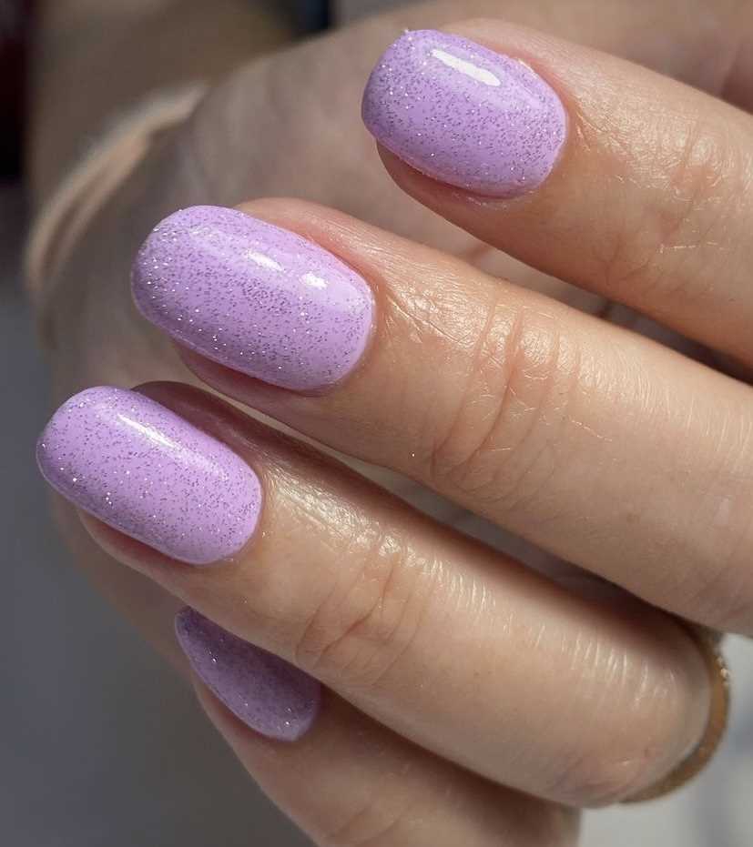 Советы по созданию фиолетового маникюра с блестками