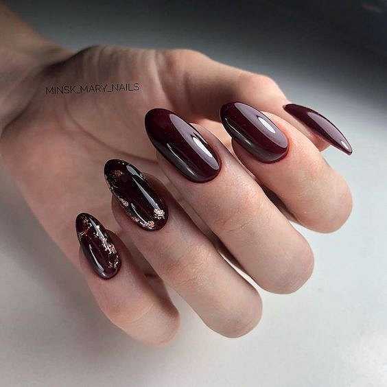 Вдохновение от топовых мастеров: бордовый маникюр