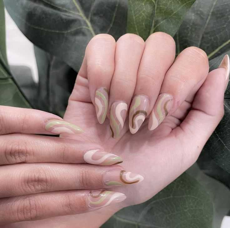 Модные цветовые решения для ногтей