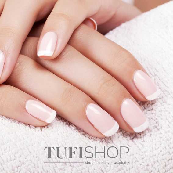 Оригинальный французский маникюр с элементами градиента