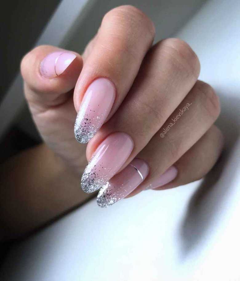 Идеи дизайна французского маникюра с блестками для разных случаев