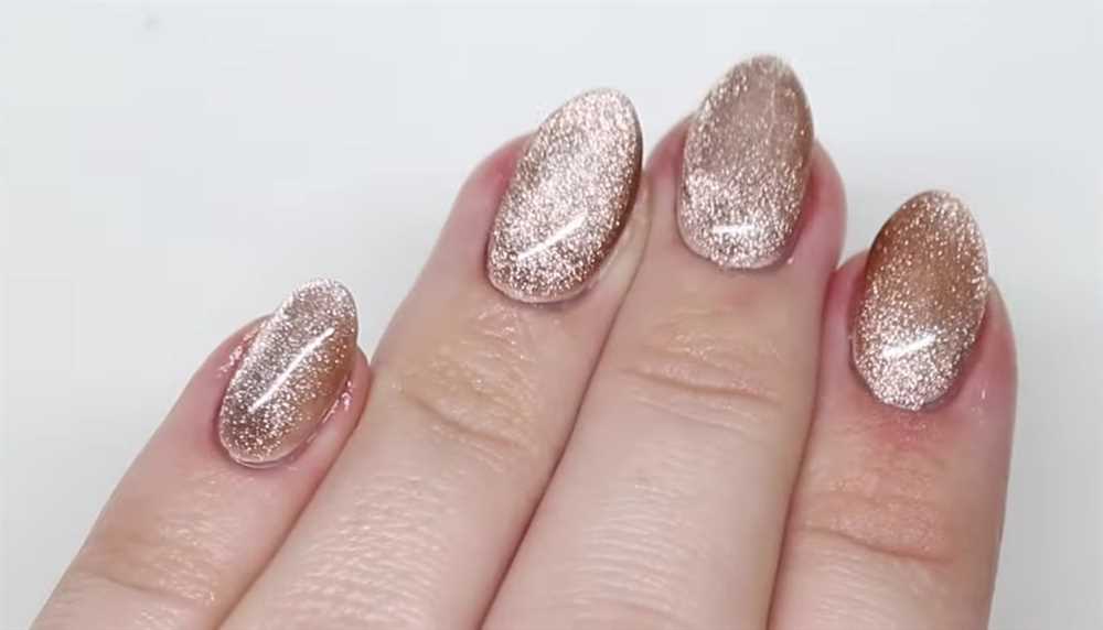 Нежный и элегантный: маникюр кошачий глаз светлые оттенки