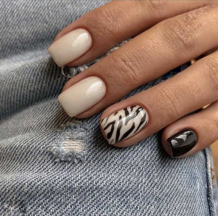 Молочний колір в манікюрі