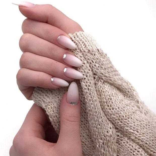 Как нанести блестящие акценты?