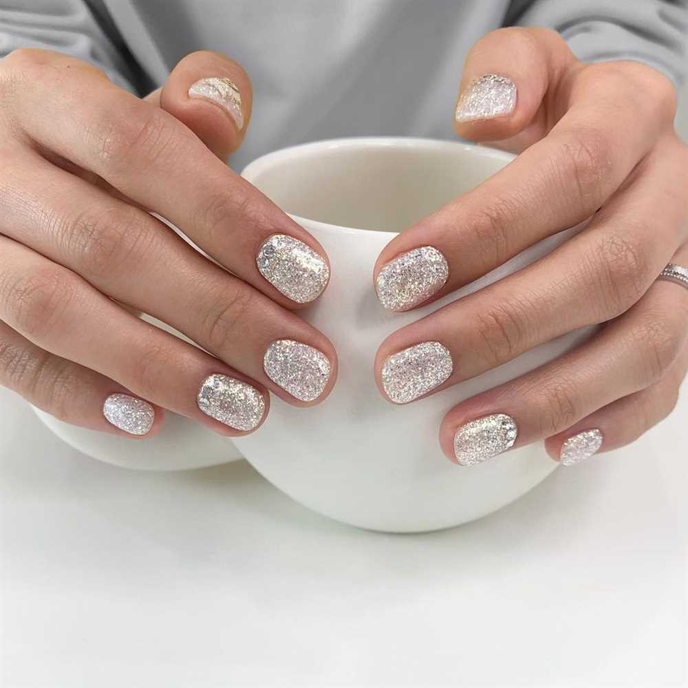 Шаги по созданию блестящего маникюра: