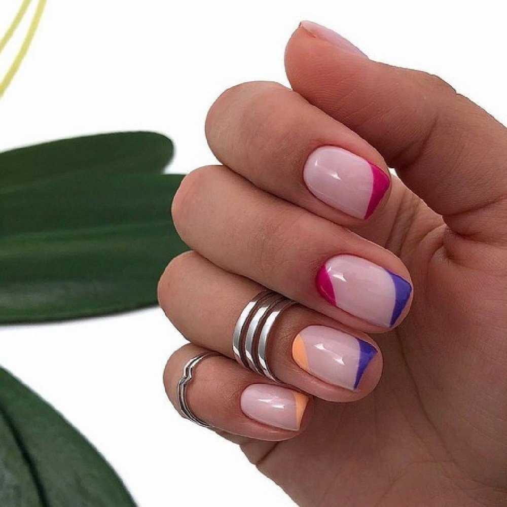 Как правильно нанести лунку на ногти?