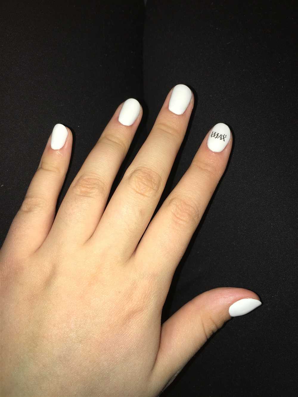 Как сделать маникюр с надписью