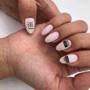 Секреты красивого маникюра с надписью