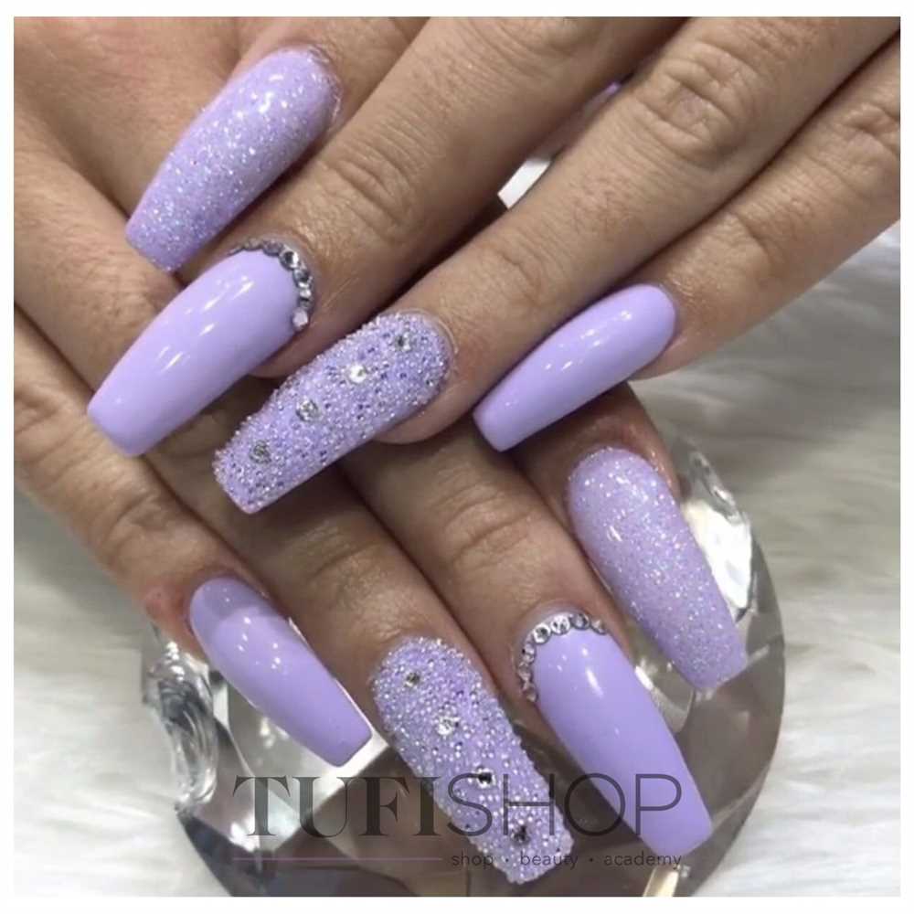 4. Омбре-маникюр с серебряным переходом