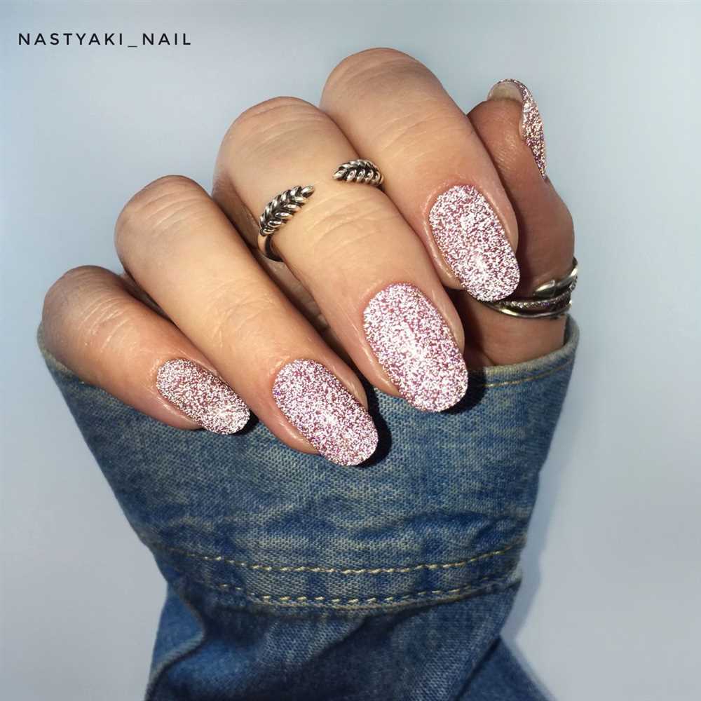 Измените образ за считанные минуты с помощью светоотражающего маникюра