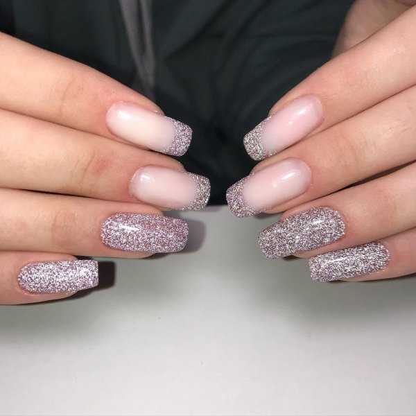 Гармоничное сочетание красоты и практичности: светоотражающий маникюр