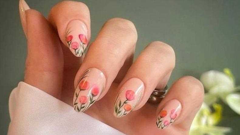 Тенденции маникюра с цветами
