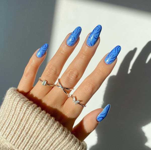 Голубой маникюр на короткие ногти: стильно и удобно