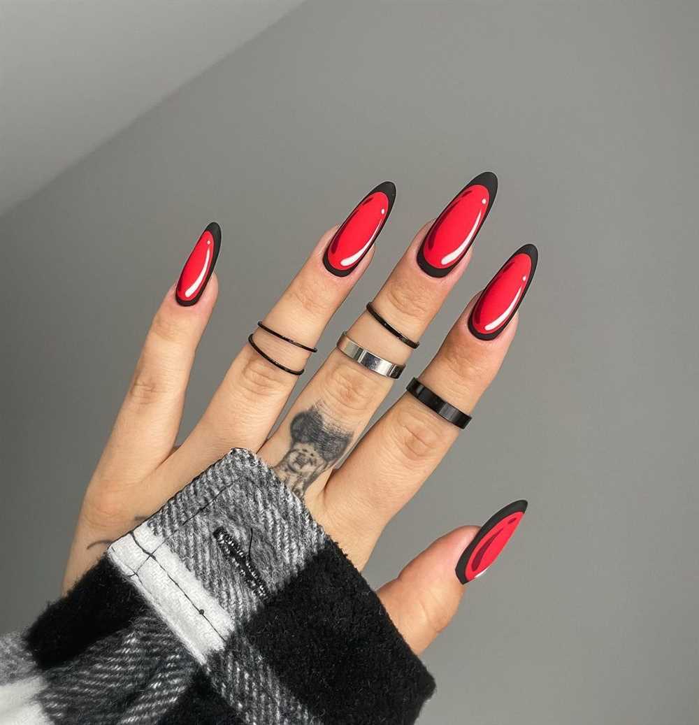 Уход за темным маникюром