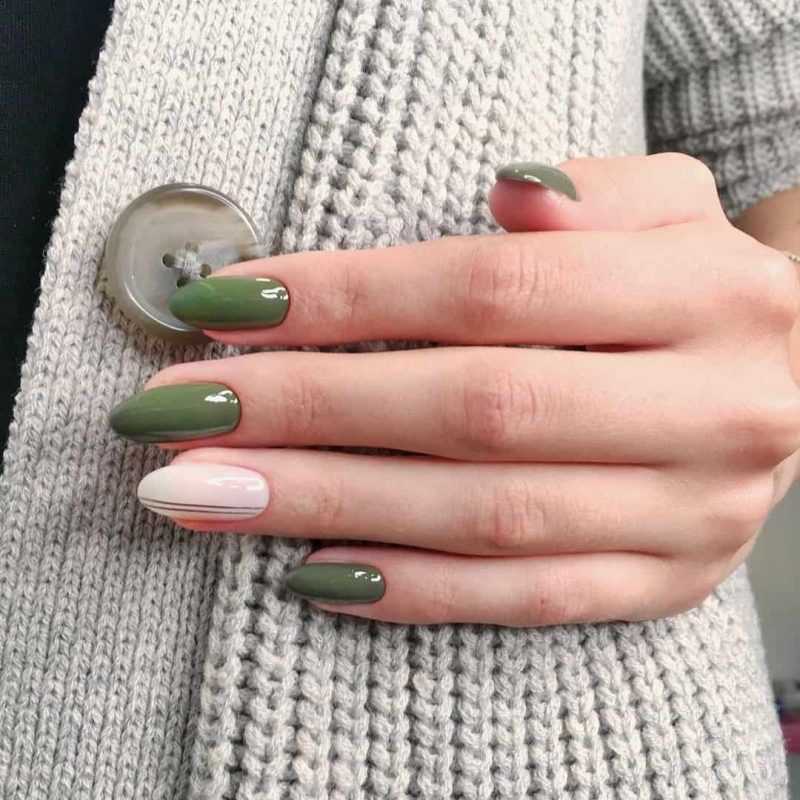 2. Градиентный маникюр в стиле хаки и розовом