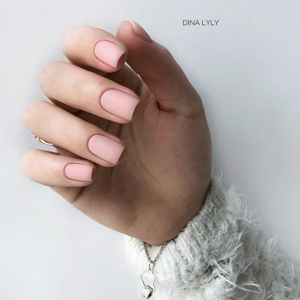 Уход за матовым нюдовым маникюром