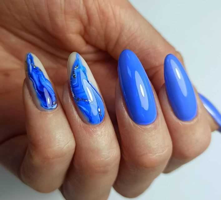 Легкий и свежий стиль морского маникюра