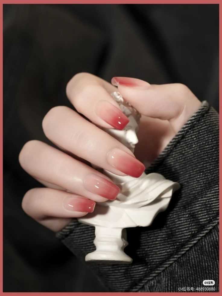 Уход за нежным корейским маникюром