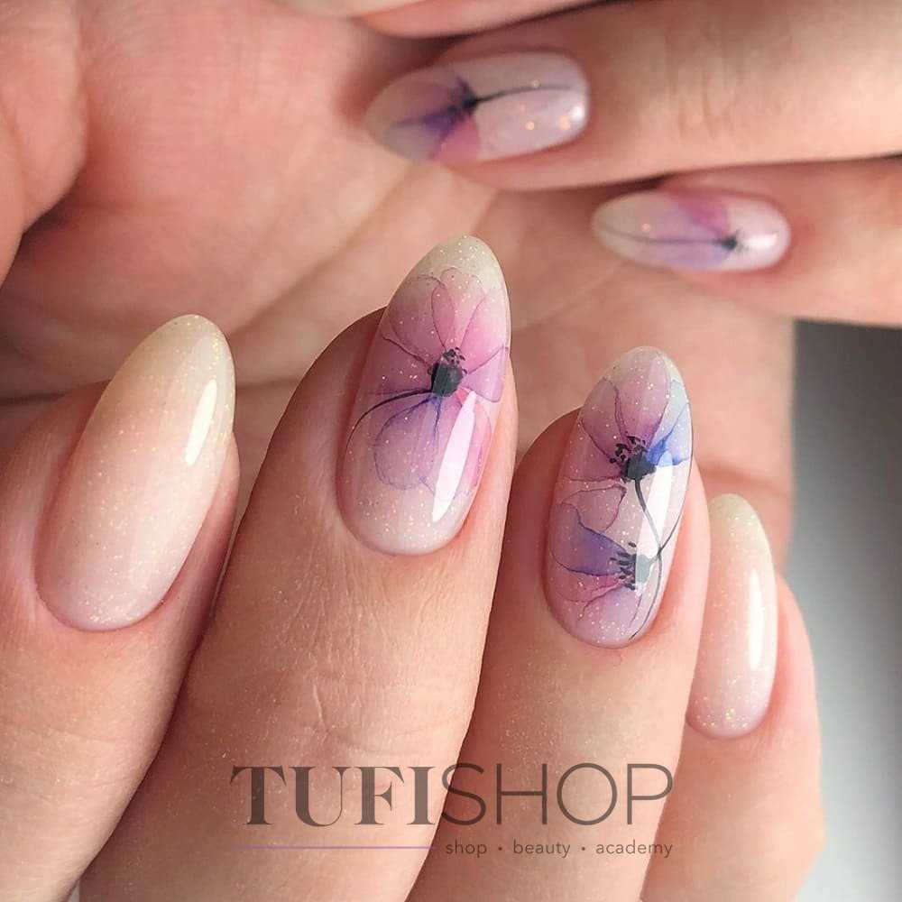 Модные идеи нежного маникюра