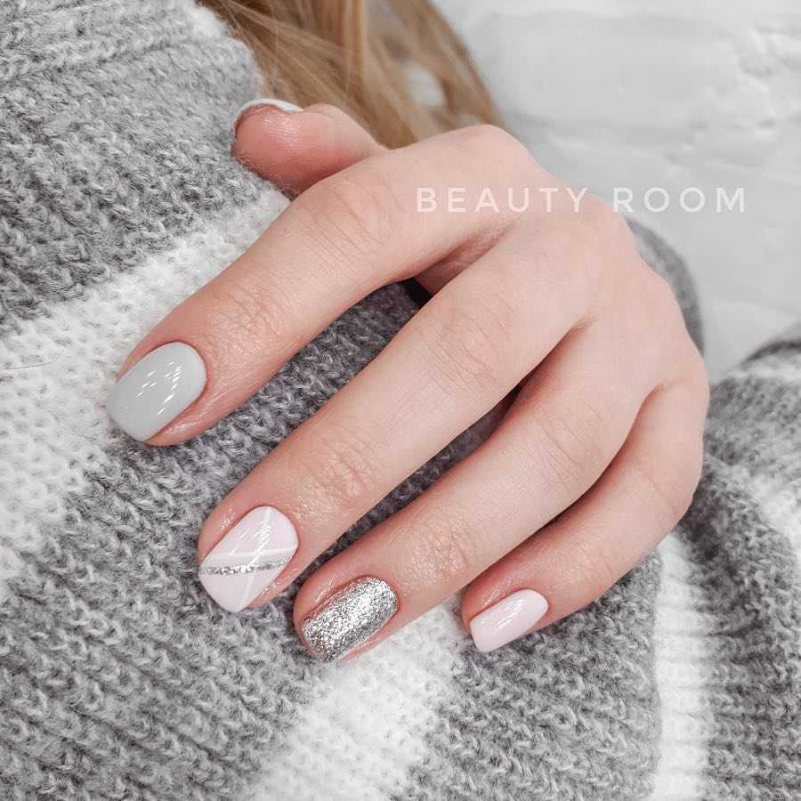 Простой нежный весенний маникюр