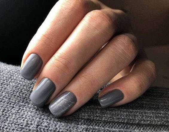 Лучшие идеи для серого маникюра на короткие ногти: