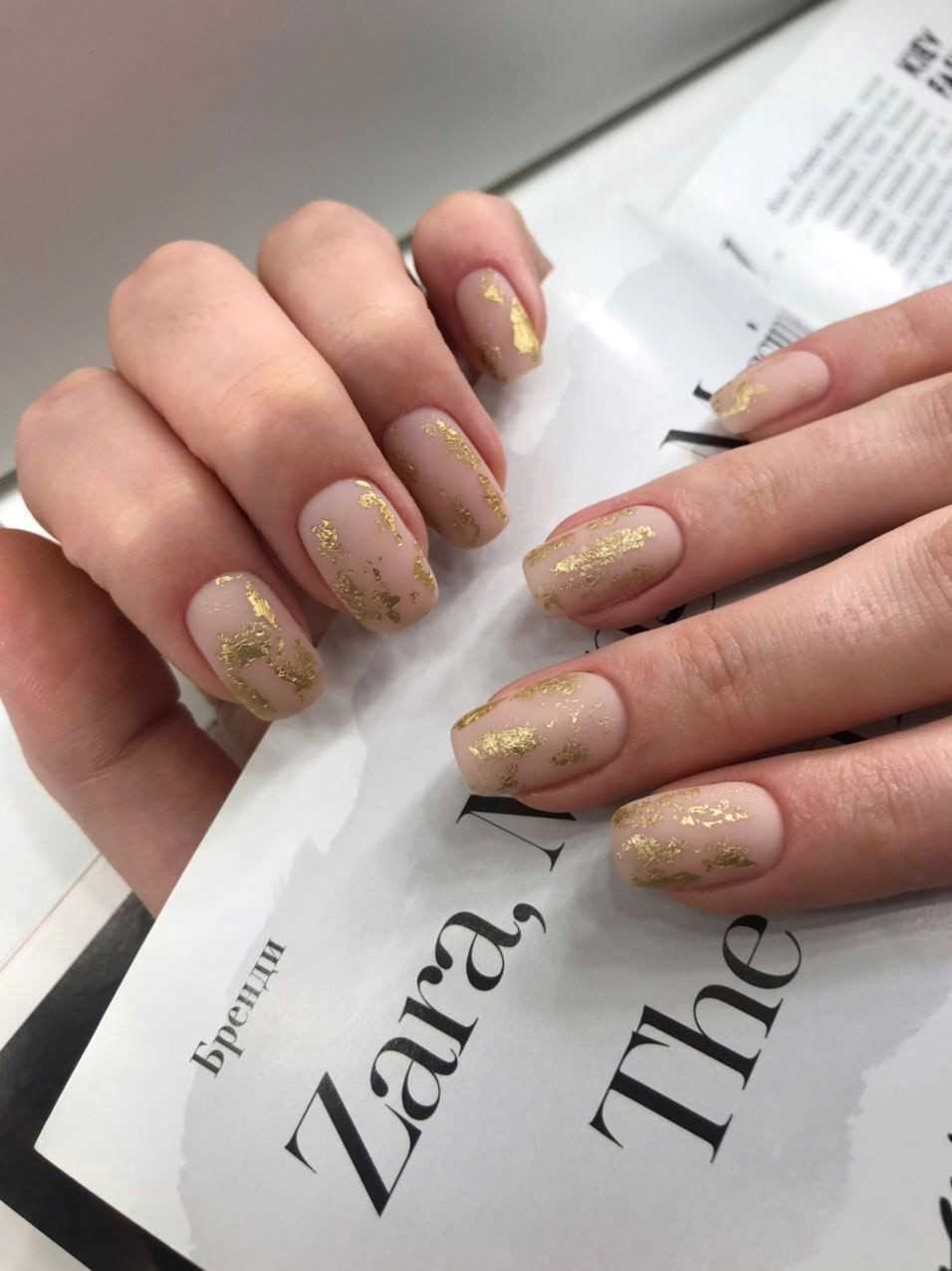 Подготовка ногтей для нюд-маникюра с золотом