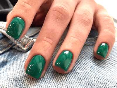 Зеленый маникюр на короткие ногти