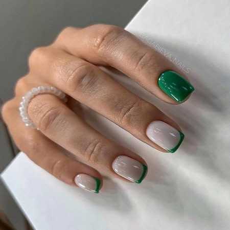 Трендовый зеленый маникюр