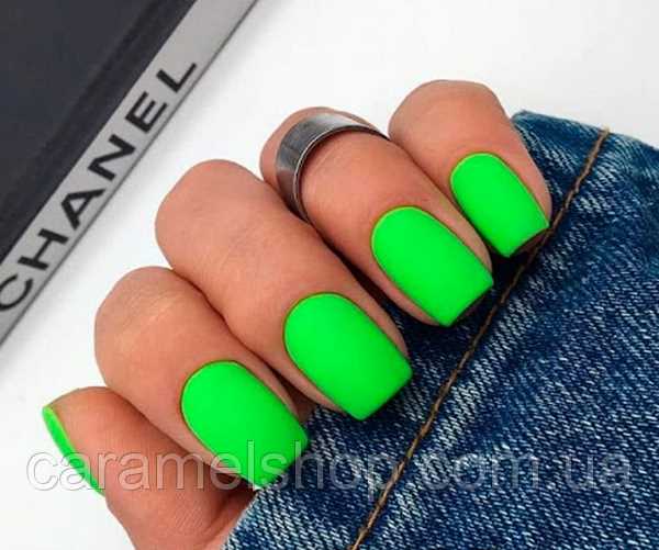 Разнообразие оттенков салатового маникюра