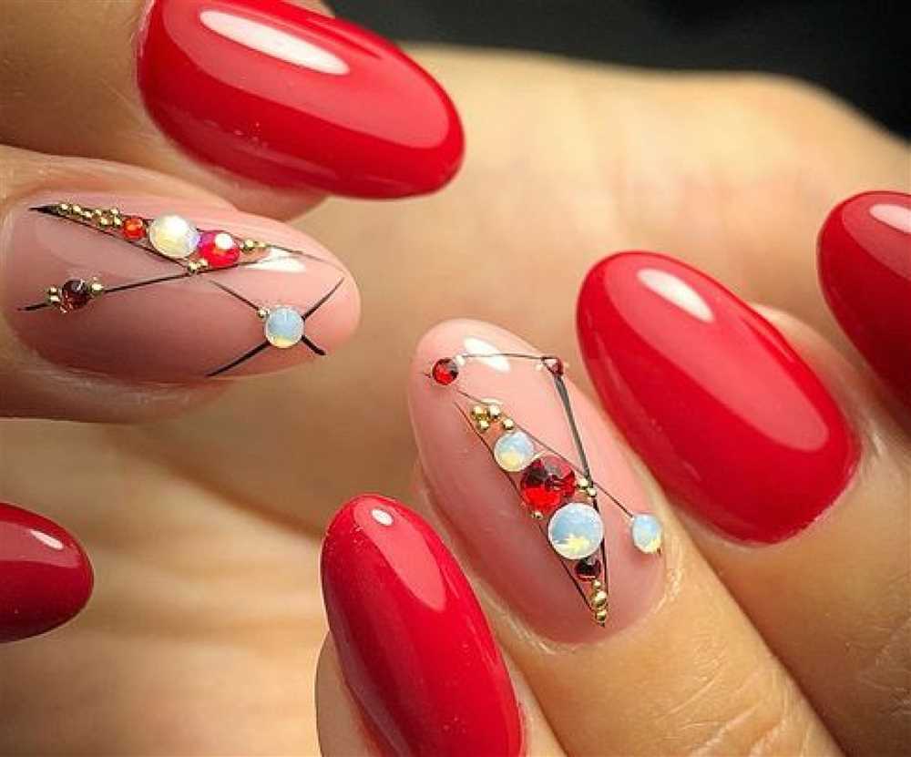 Вариант 1: Красный маникюр с пайетками